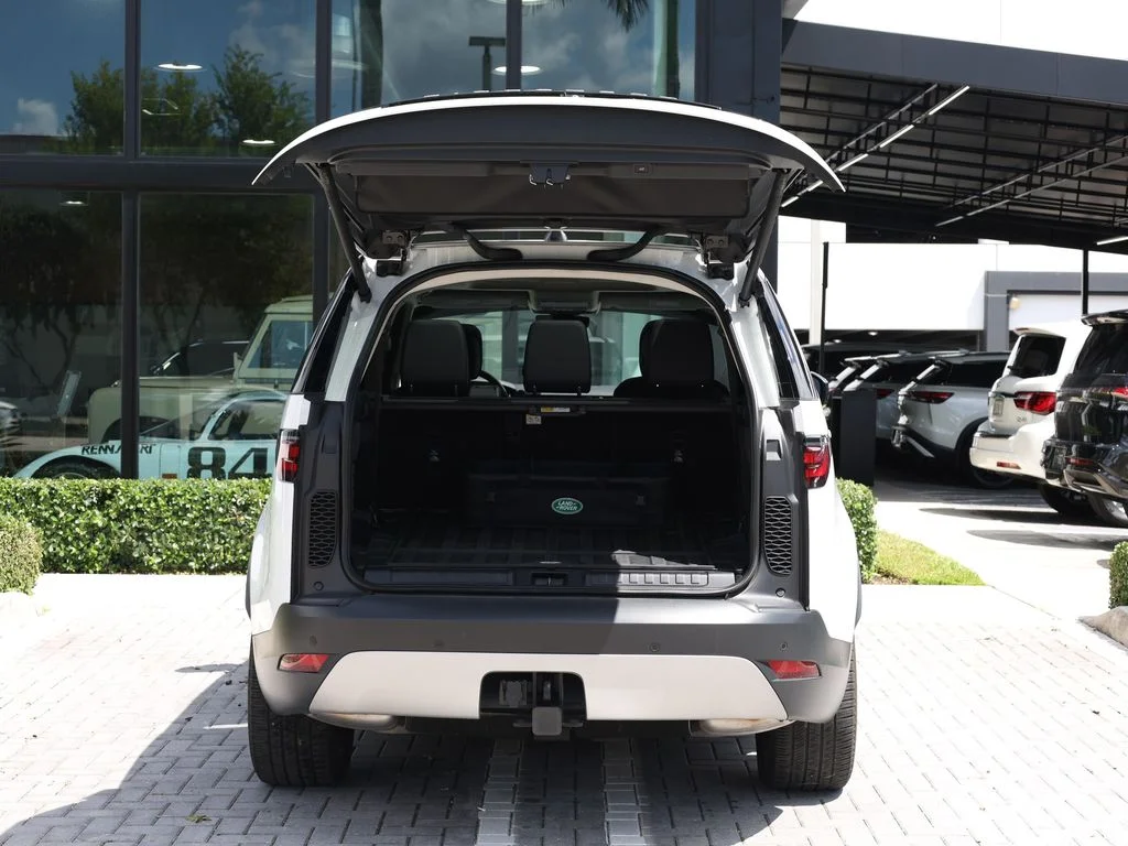 Used 2024 White Land Rover S image 7