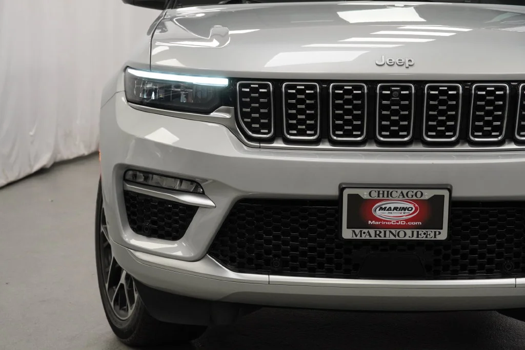 Used 2025 Silver Jeep Summit Reserve image 10