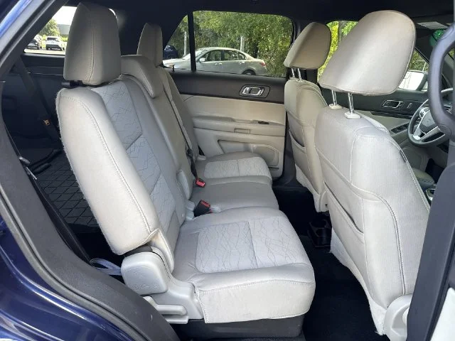 Used 2011 Blue Ford Base image 11