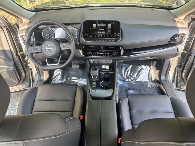 Used 2023 Gray Nissan SL image 9