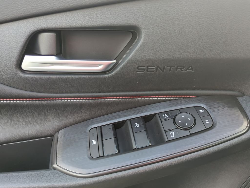 New 2026 Atlantic Gray Metallic / Super Black Two-tone Nissan SR image 10