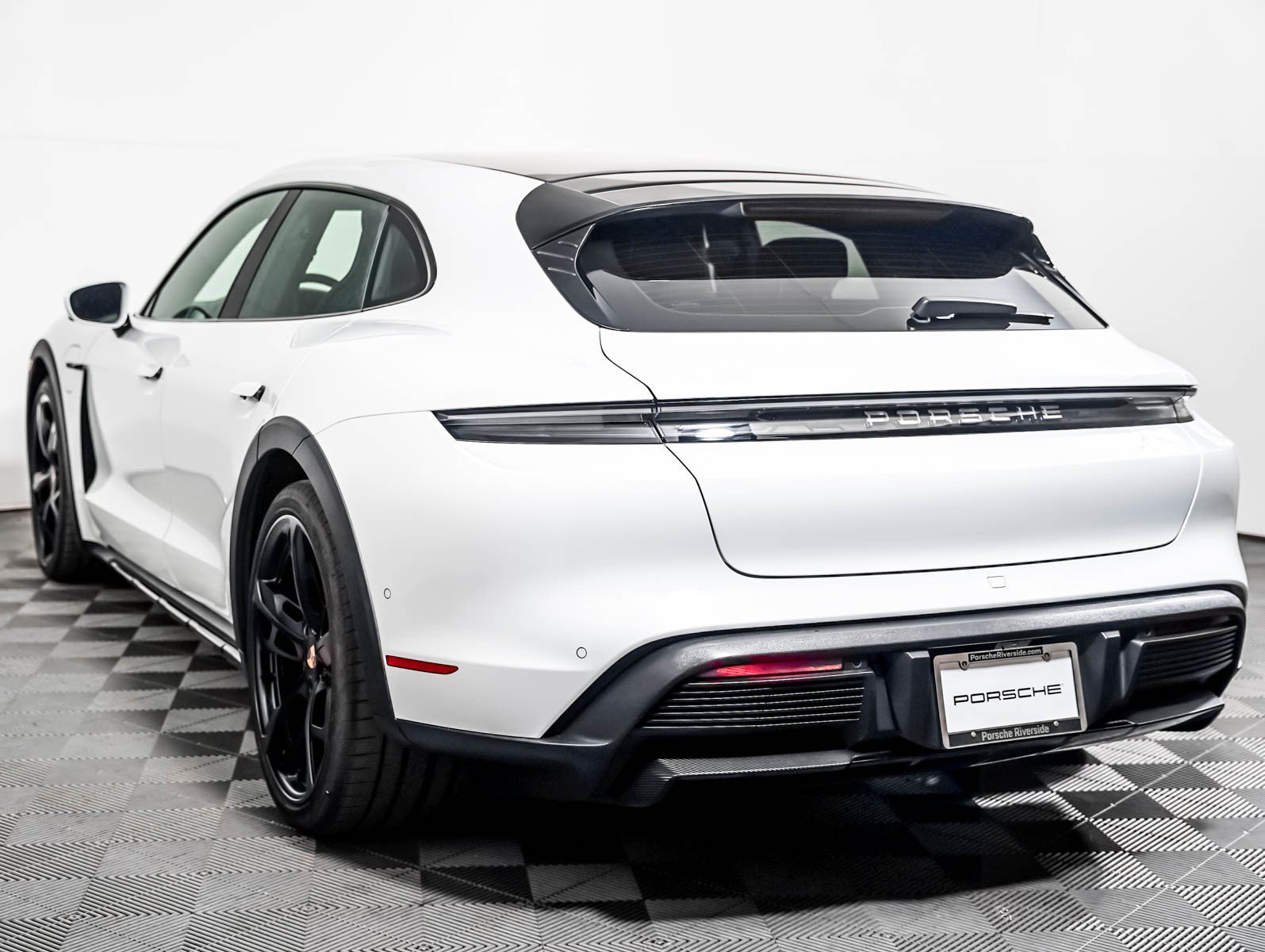 Used 2025 White Porsche 4 image 3