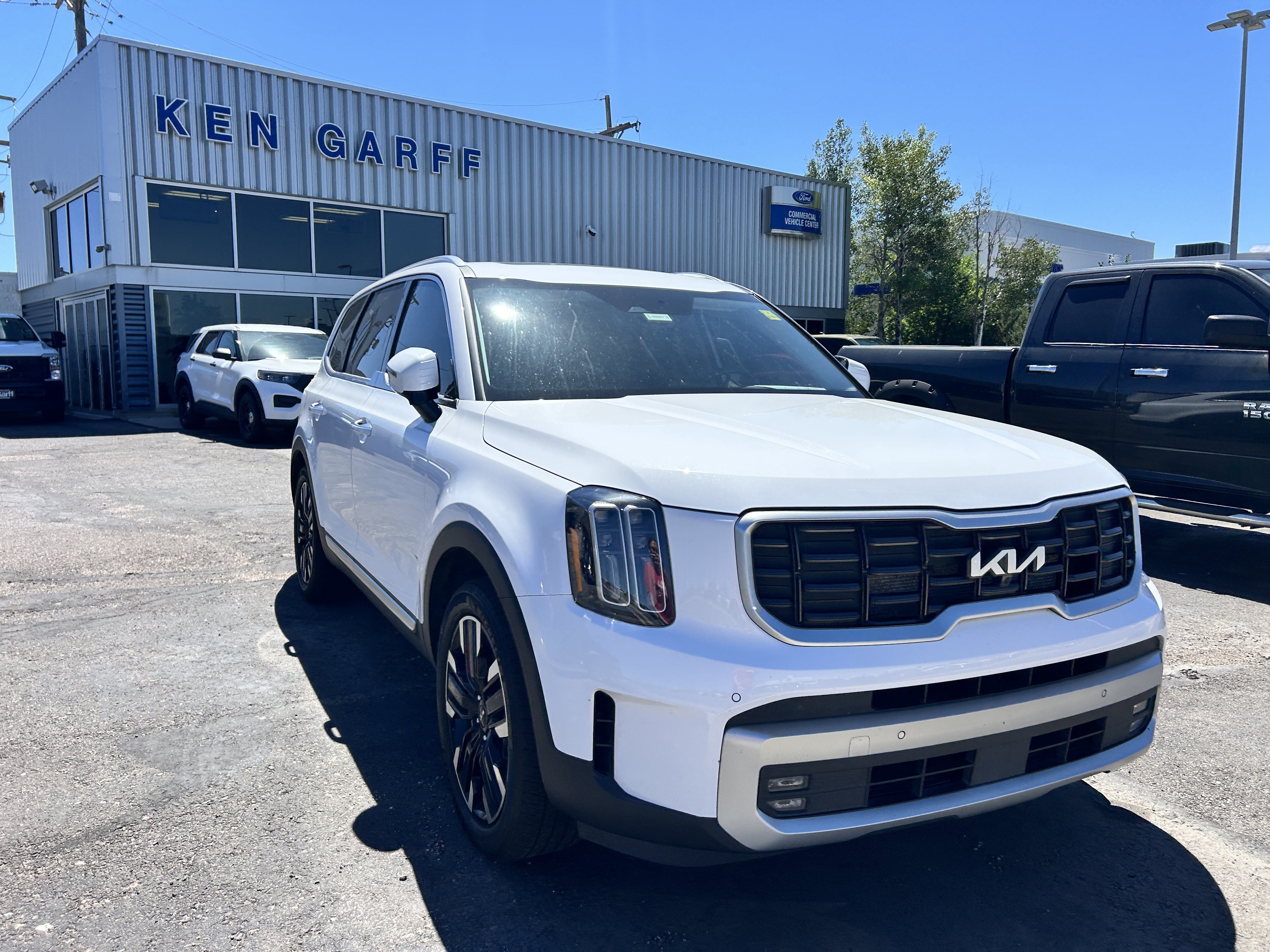 Used 2024 Glacial White Pearl Kia SX Prestige image 6