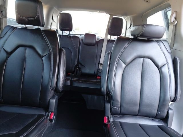 Used 2024 Silver Mist Clearcoat Chrysler Touring L image 25