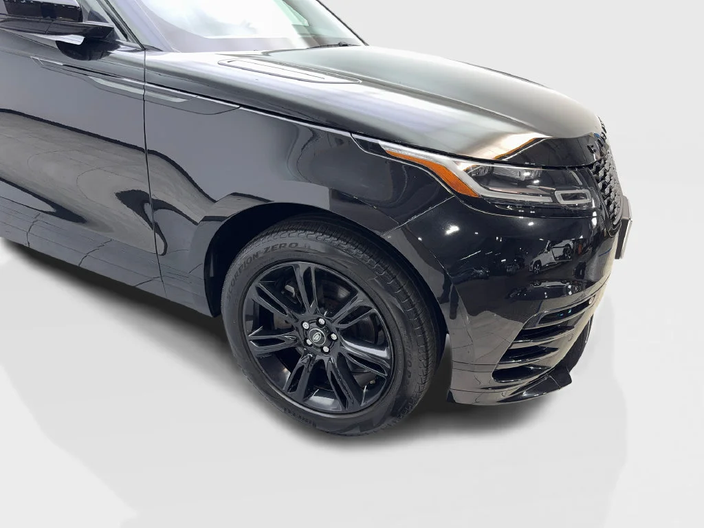 Used 2023 Black Land Rover R-Dynamic S image 21