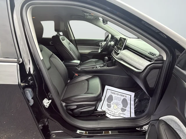 Used 2022 Black Jeep Latitude image 26