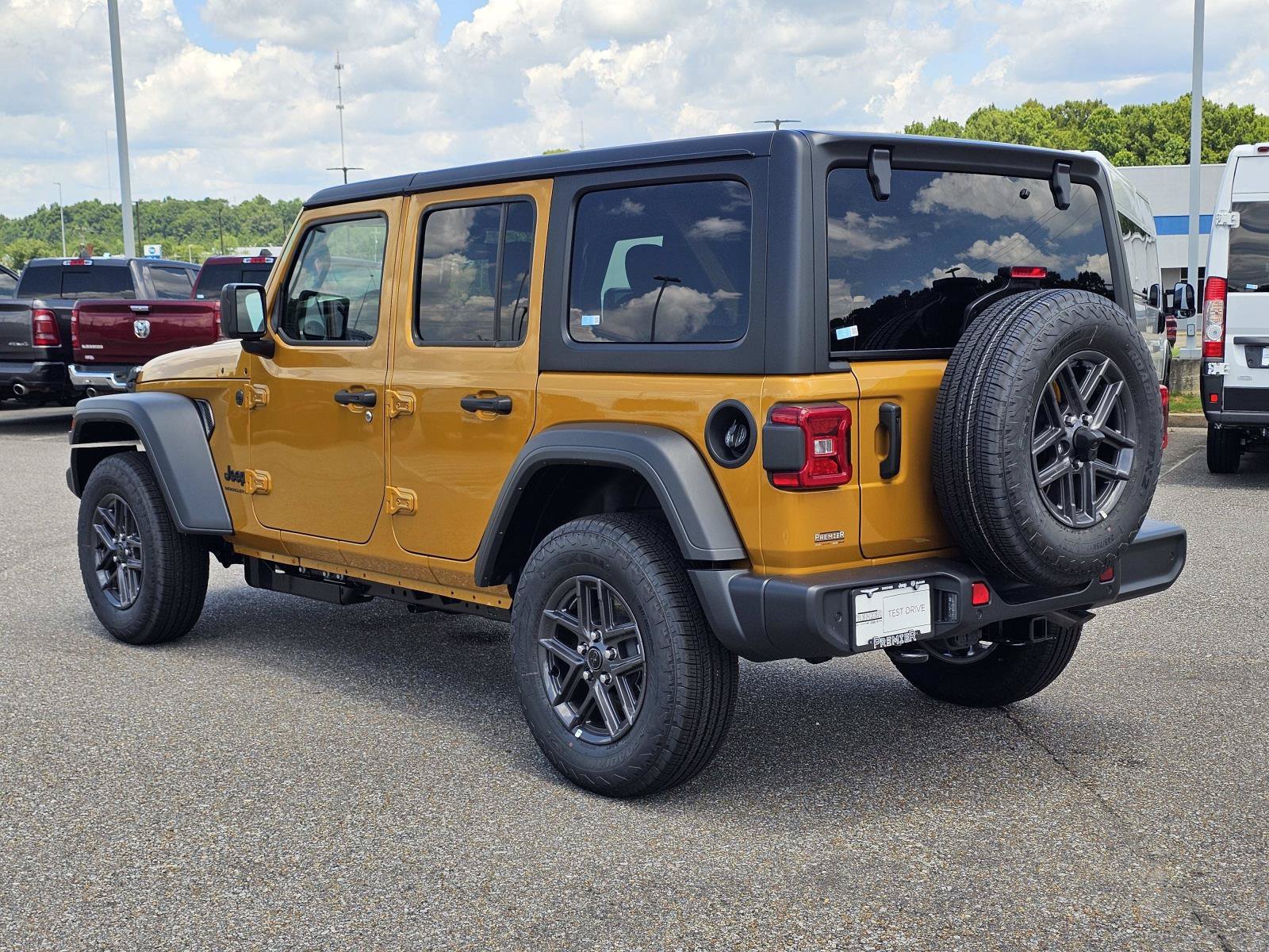 New 2026 Goldilocks Exterior Paint Jeep Sport S image 13