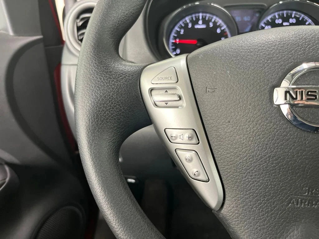Used 2019 Red Nissan 1.6 SV image 6