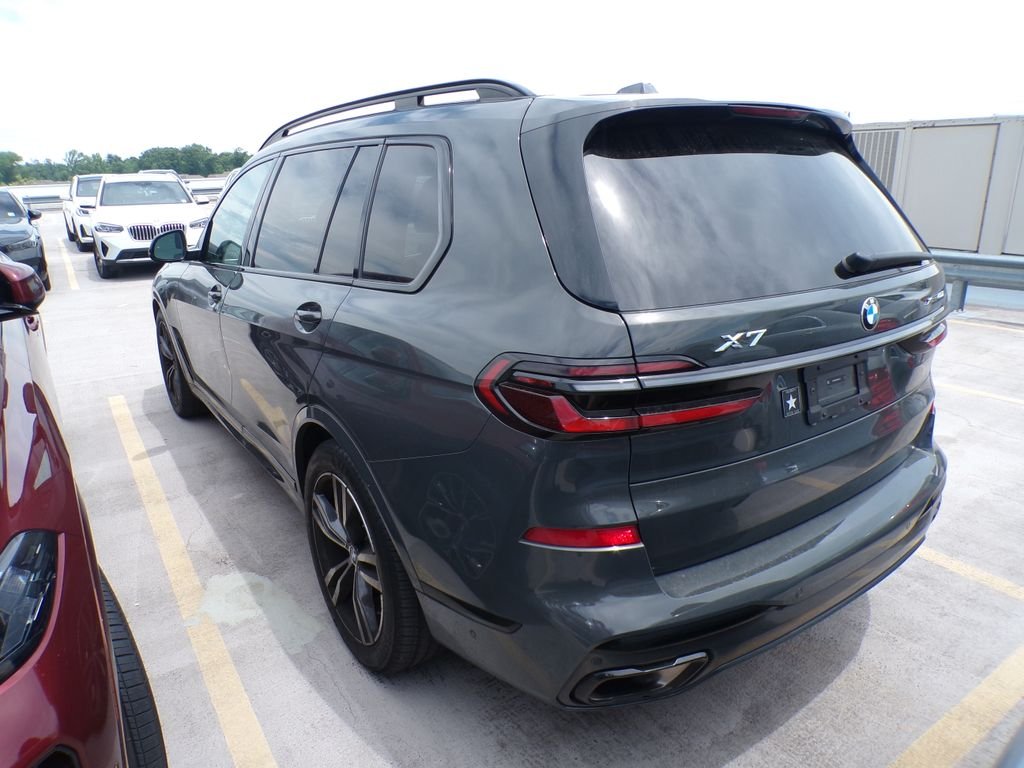 Used 2025 Gray BMW xDrive40i image 4