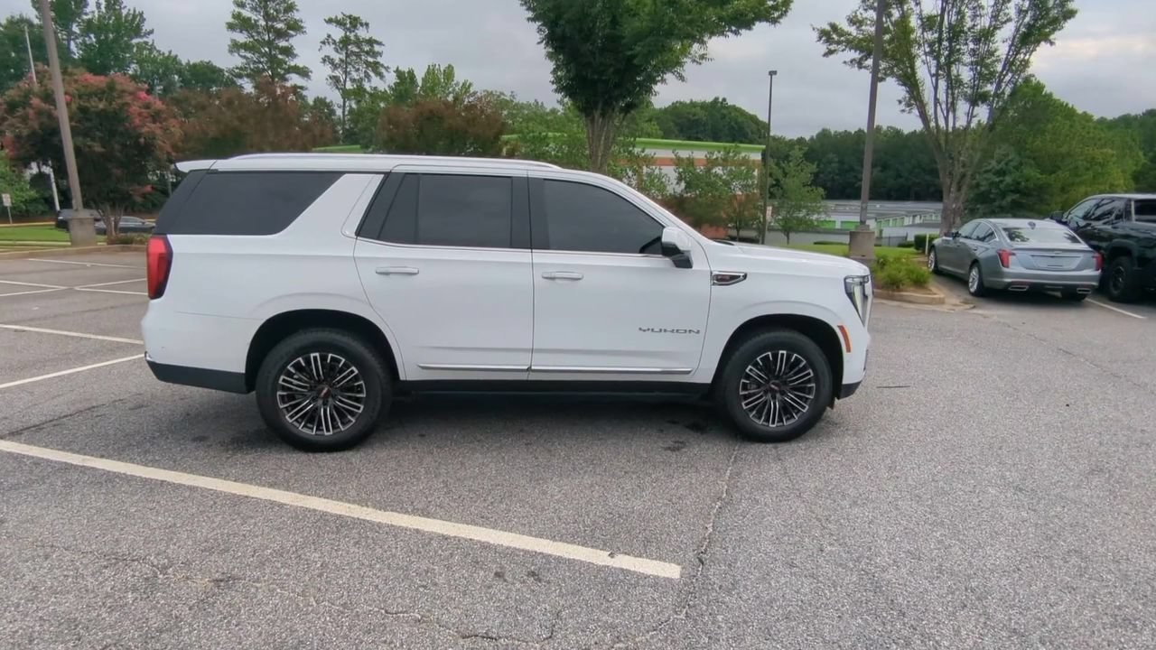 Used 2025 Summit White GMC Elevation image 9