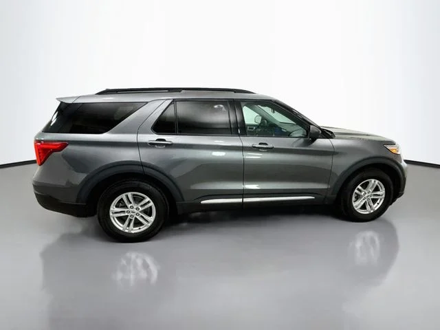 Used 2023 Gray Metallic Ford XLT image 8