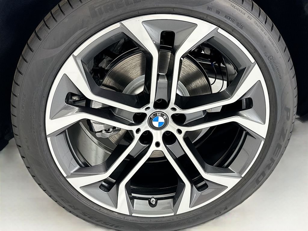 New 2026 White Metallic BMW sDrive40i image 30