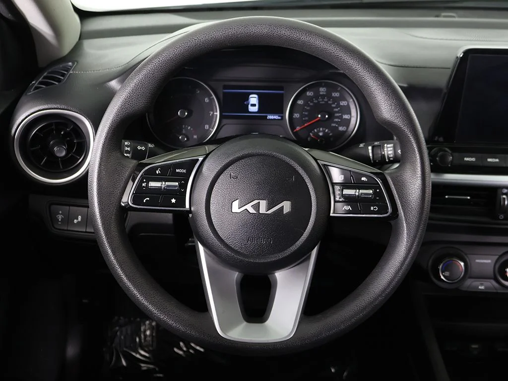 Used 2022 White Kia LXS image 35