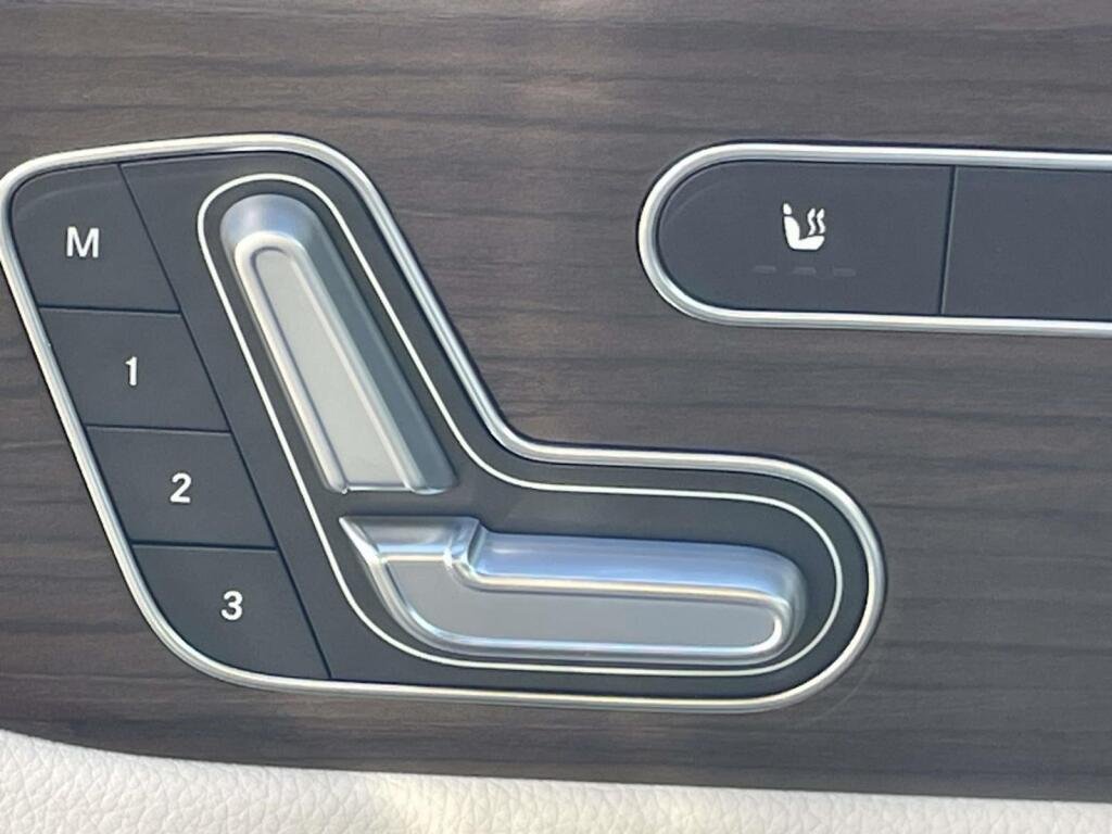 New 2026 Mountain Grey Metallic Mercedes-Benz GLA 250 image 25