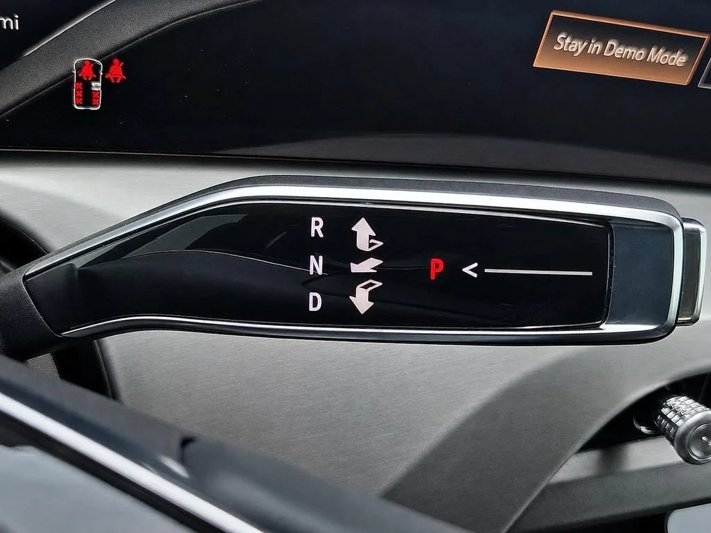 2027 Cadillac VISTIQ Luxury - Photo 17