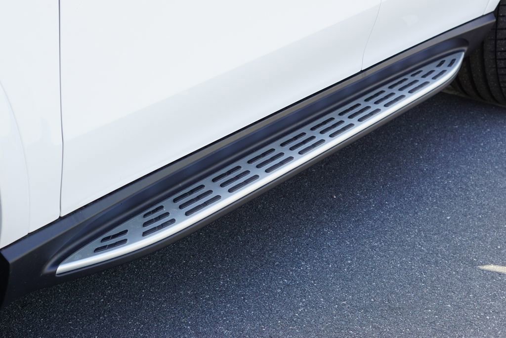 New 2026 MANUFAKTUR Moonlight White Metallic Mercedes-Benz GLE 63 S AMG® image 78