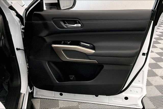 New 2025 Everest White Pearl Tricoat Nissan Platinum image 36