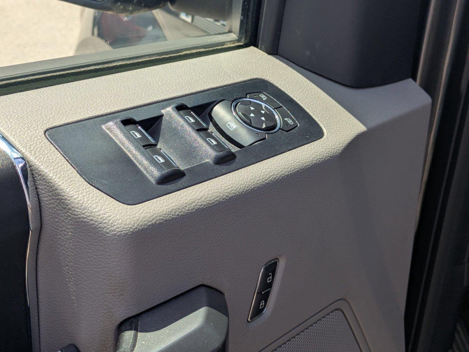 Used 2018 Magnetic Metallic Ford XLT image 13