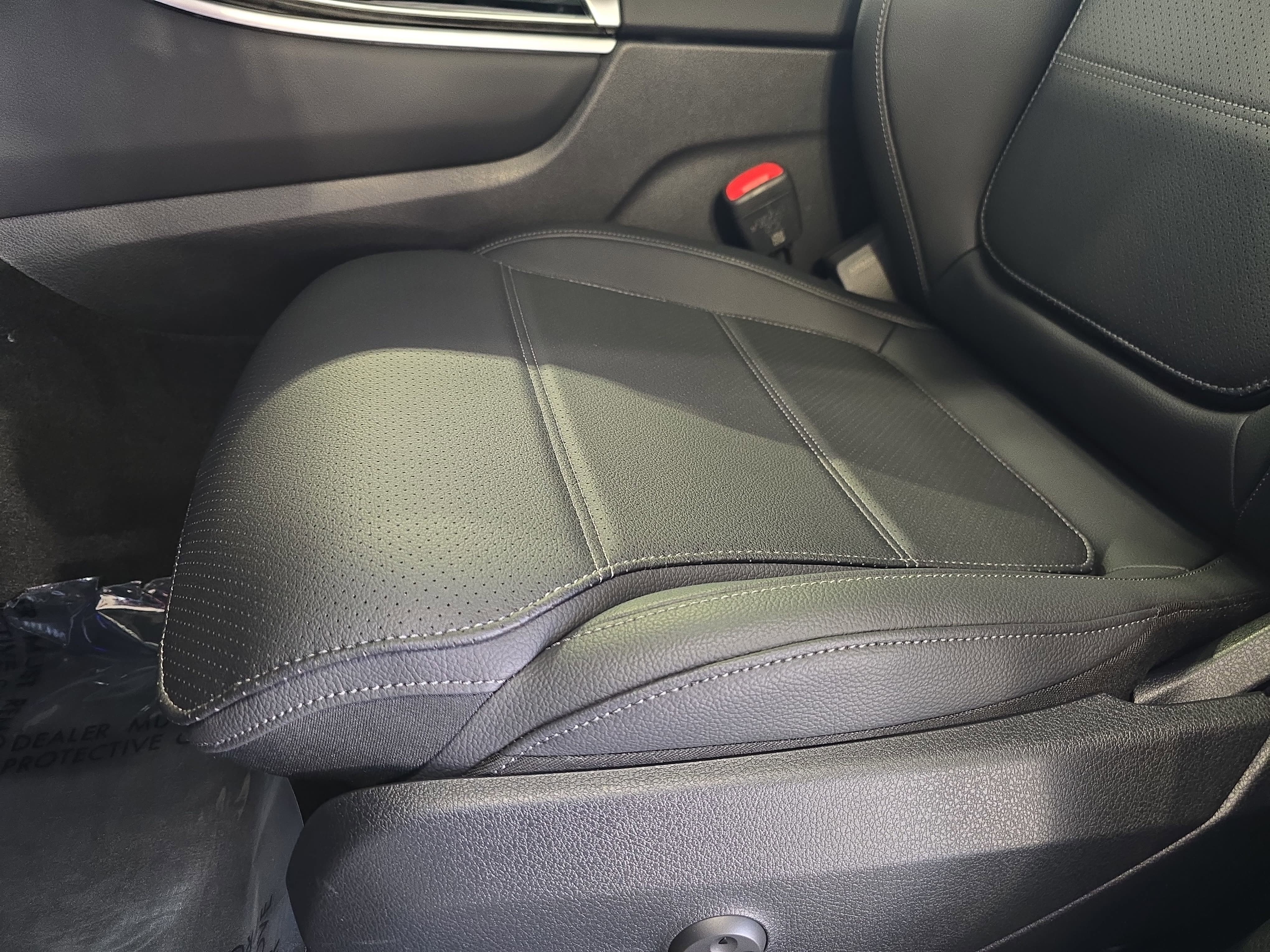 New 2026 Graphite Grey Metallic Mercedes-Benz GLC300 image 30