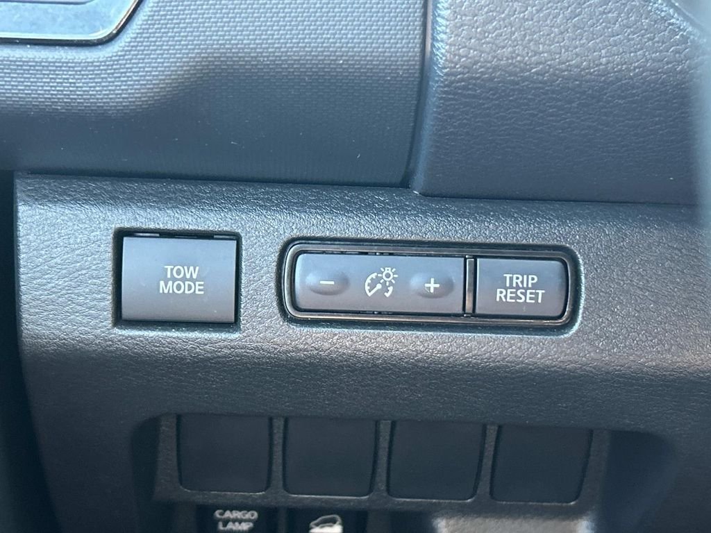 Used 2024 White Nissan PRO-4X image 18