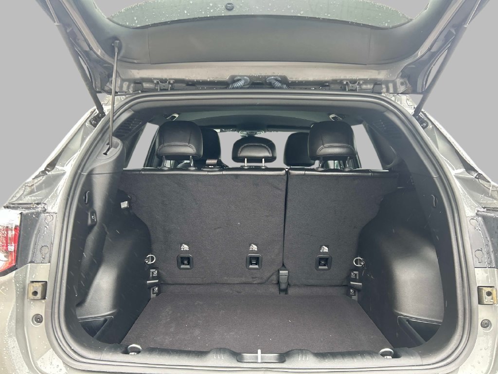 Used 2023 Gray Jeep Latitude image 11