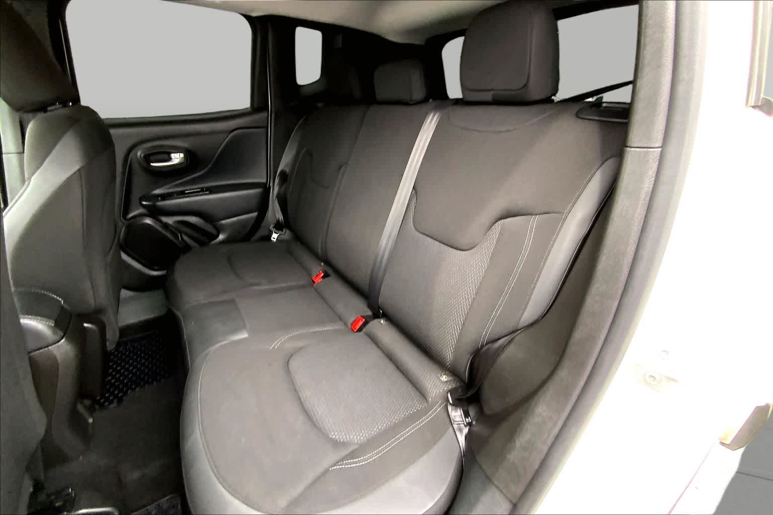 Used 2023 Alpine White Clearcoat Jeep Altitude image 19