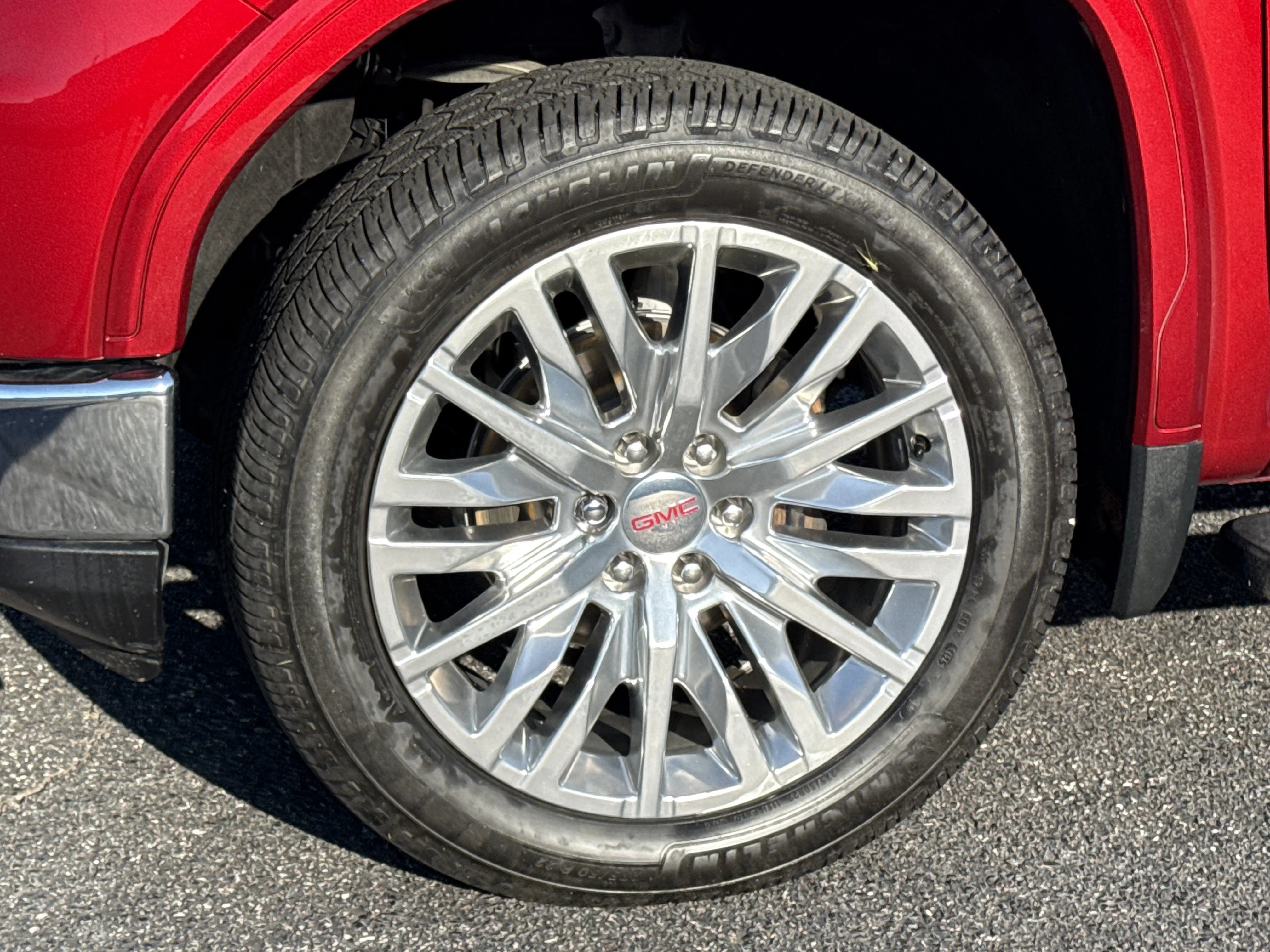 Used 2024 Volcanic Red Tintcoat GMC SLT 4WD image 17