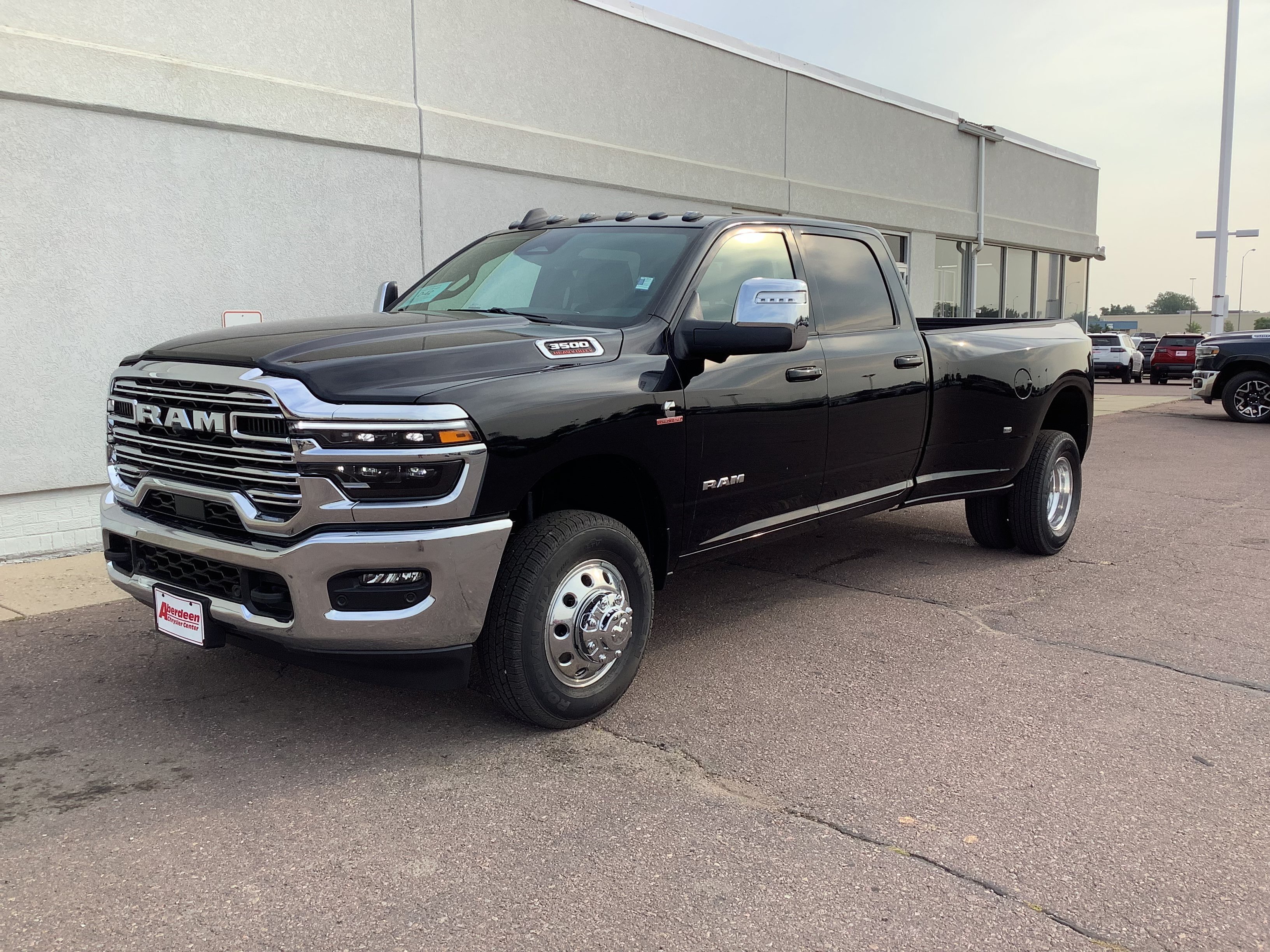 New 2026 Diamond Black Crystal Pearl-Coat Exterior Paint RAM Big Horn image 2