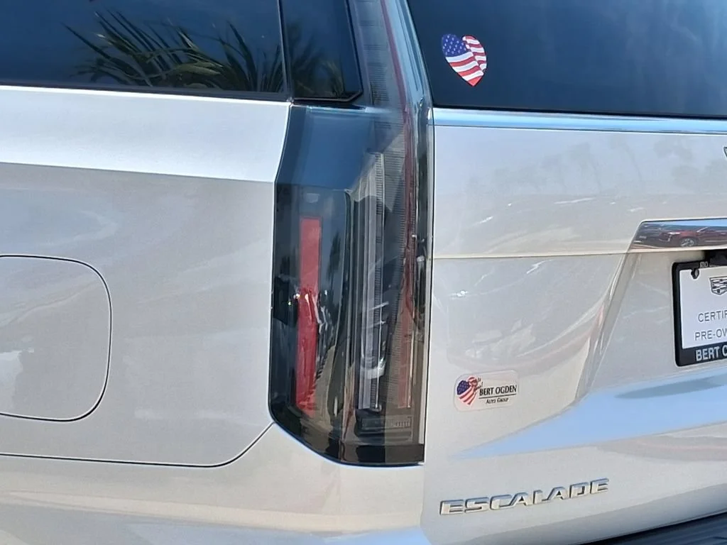 Used 2025 Crystal White Tricoat Cadillac Premium Luxury image 9