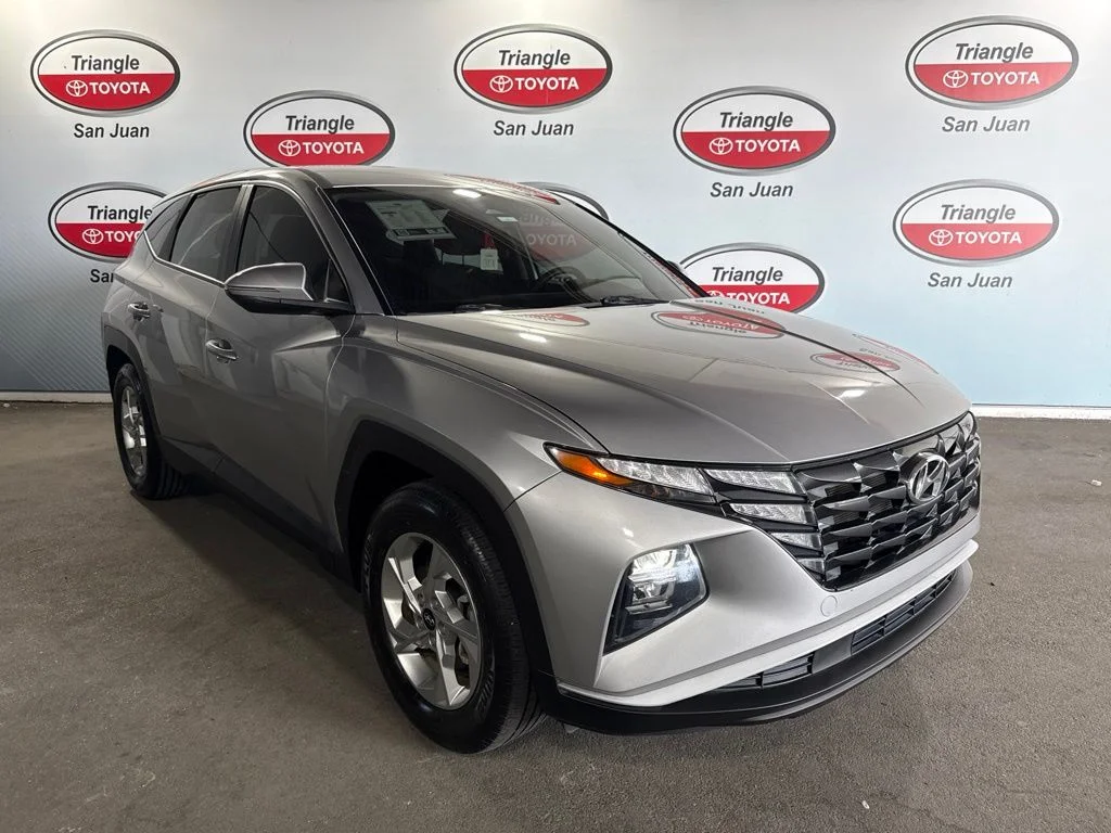 Used 2023 Silver Hyundai SE image 3