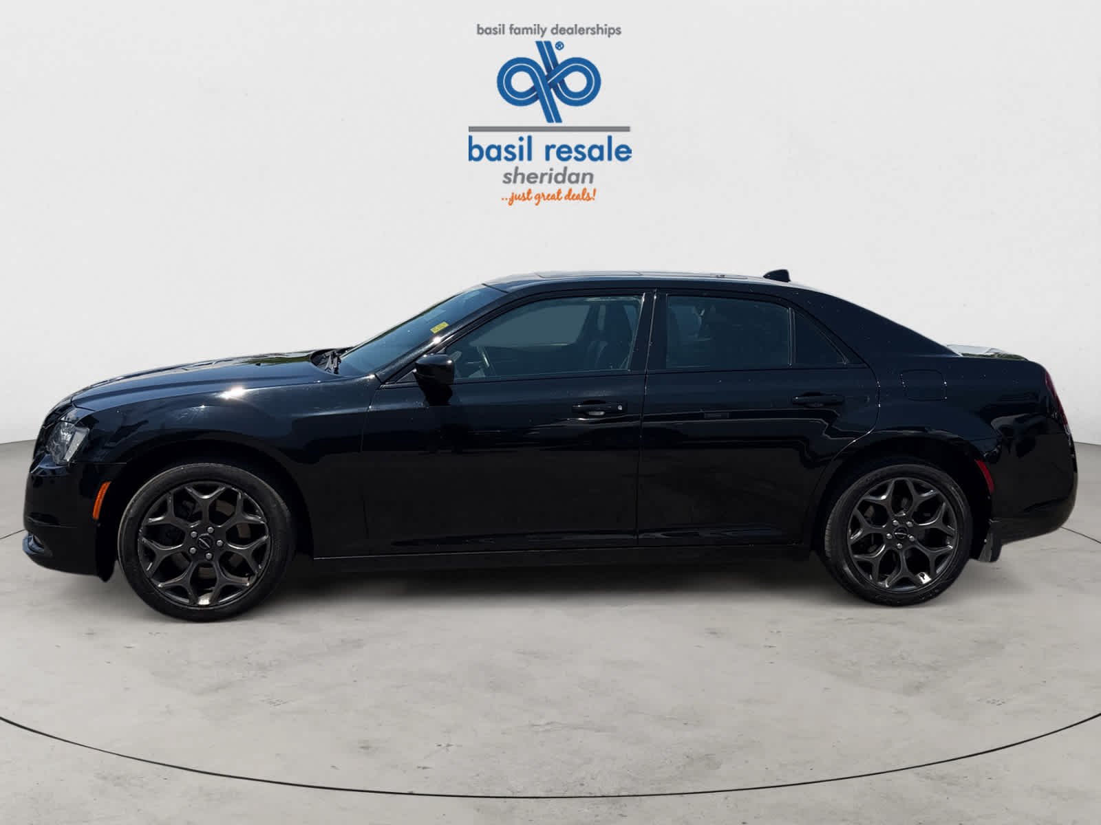 Used 2018 Gloss Black Chrysler 300S image 3