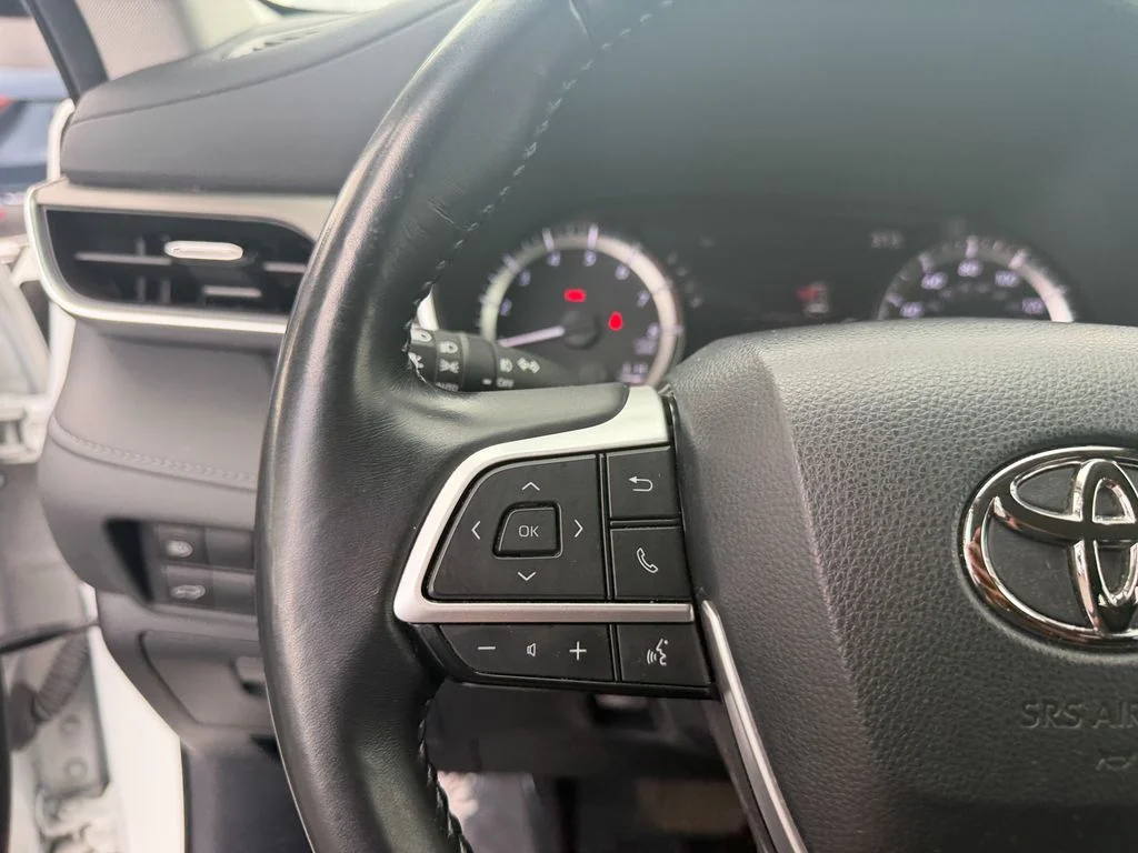 Used 2023 Wind Chill Pearl Toyota XLE image 19