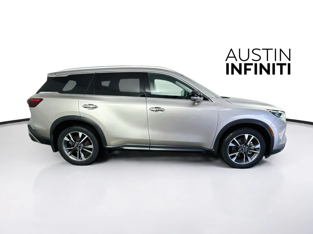 Certified Used 2023 Silver INFINITI LUXE image 11
