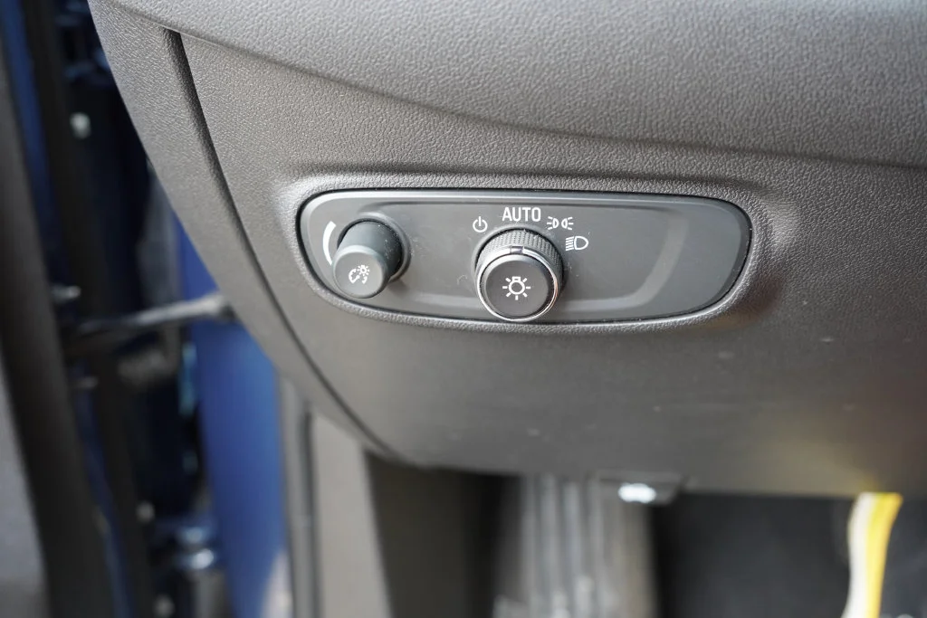 Used 2024 Lakeshore Blue Metallic Chevrolet LT image 25