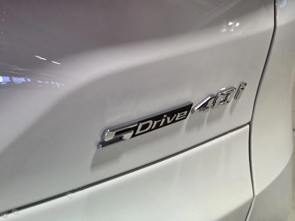 Used 2026 White BMW sDrive40i image 7