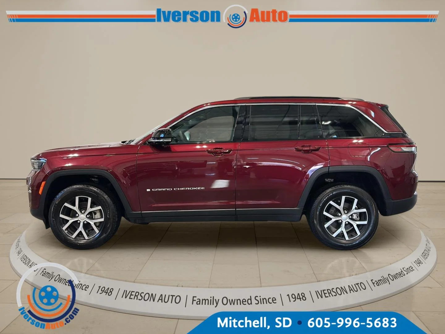 Used 2025 Velvet Red Pearlcoat Jeep Limited image 4