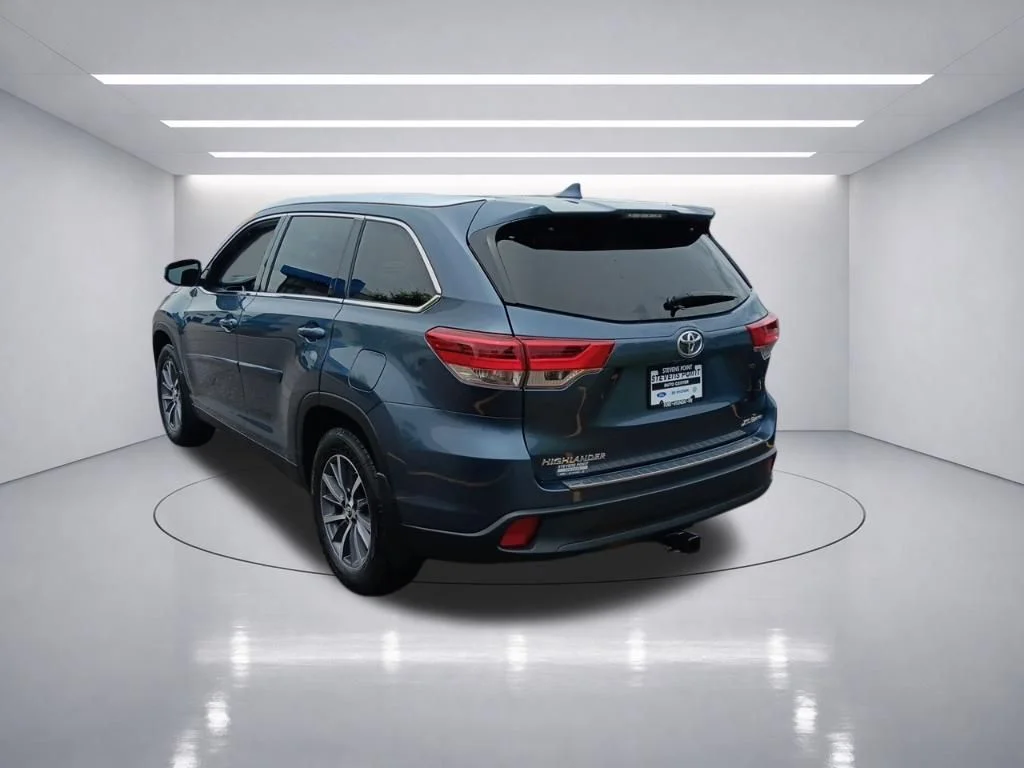 Used 2019 Shoreline Blue Pearl Toyota XLE image 20