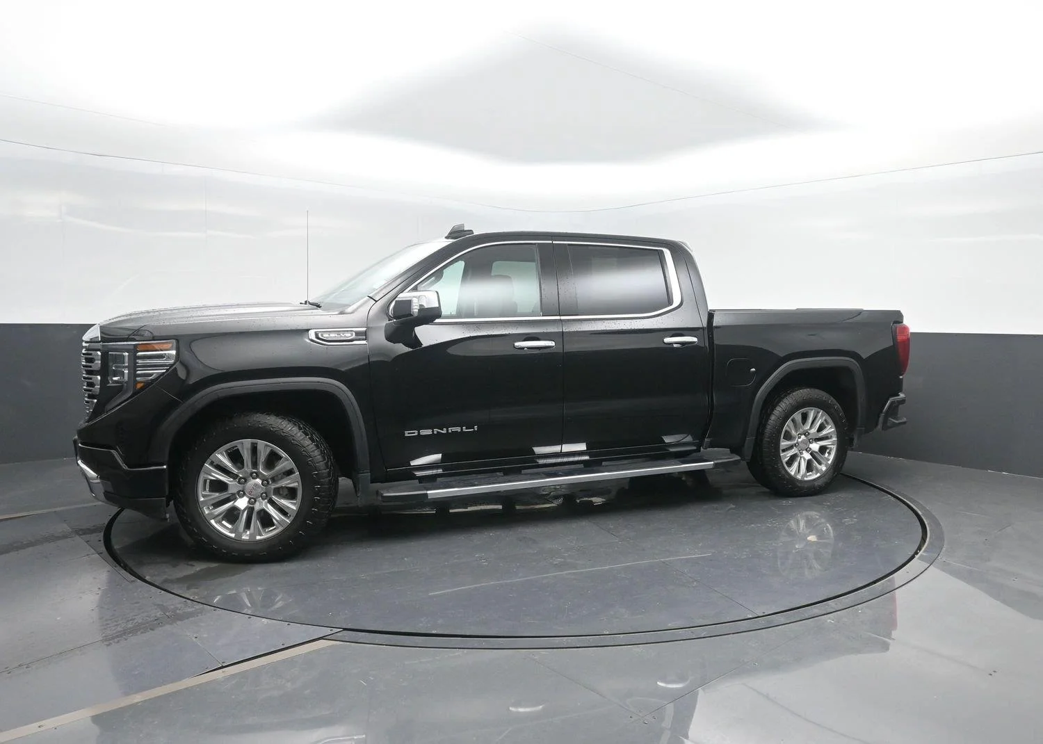 Used 2023 Onyx Black GMC Denali image 47