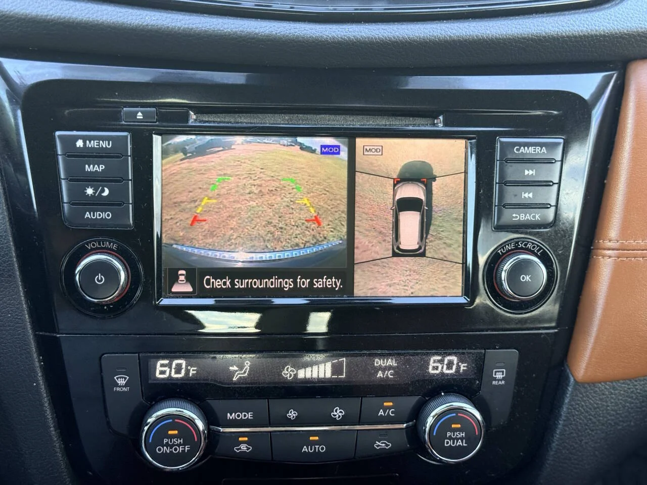Used 2019 Black Nissan SL 4dr Crossover image 21