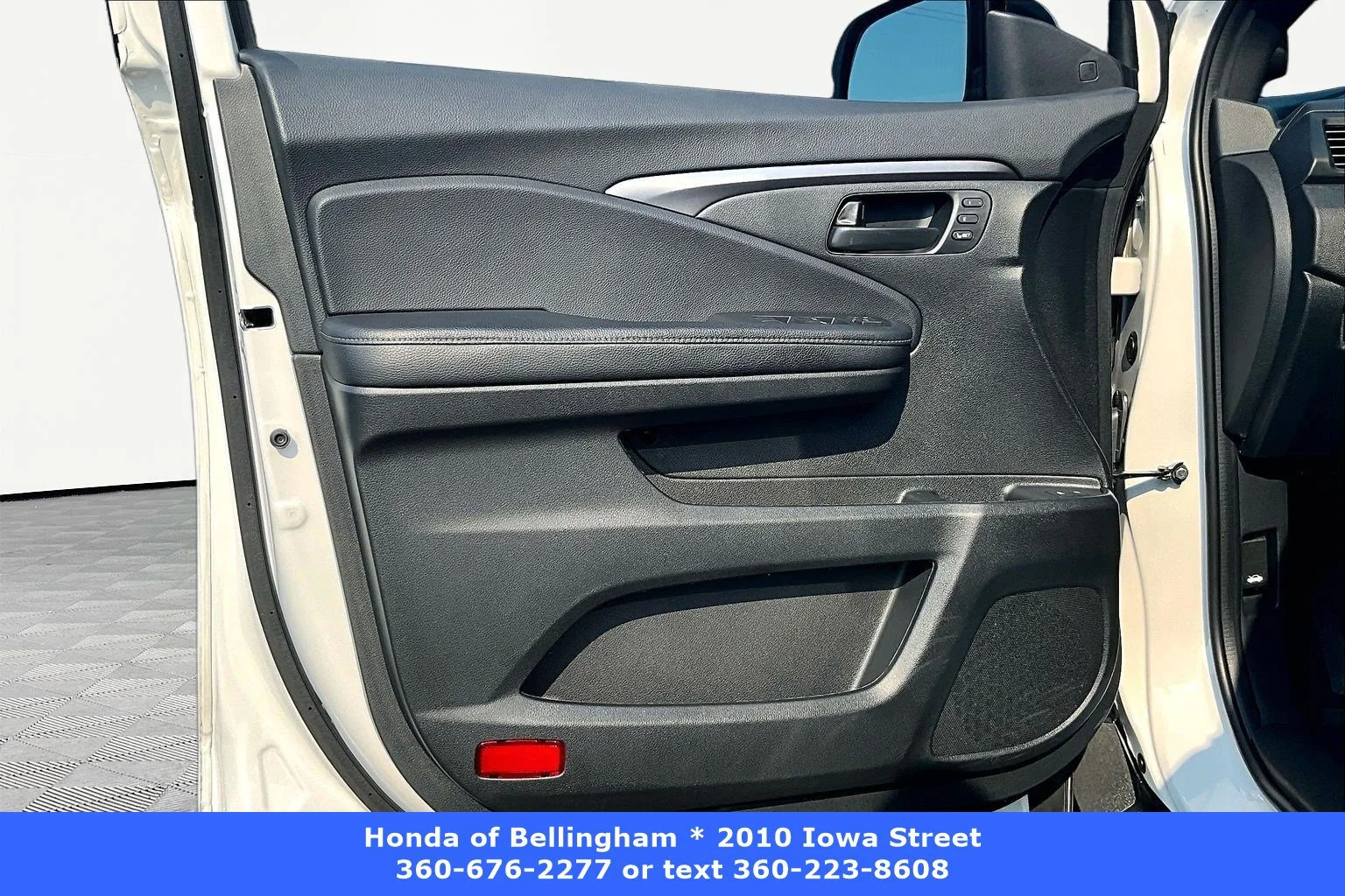 Used 2023 Platinum White Pearl Honda EX-L image 17