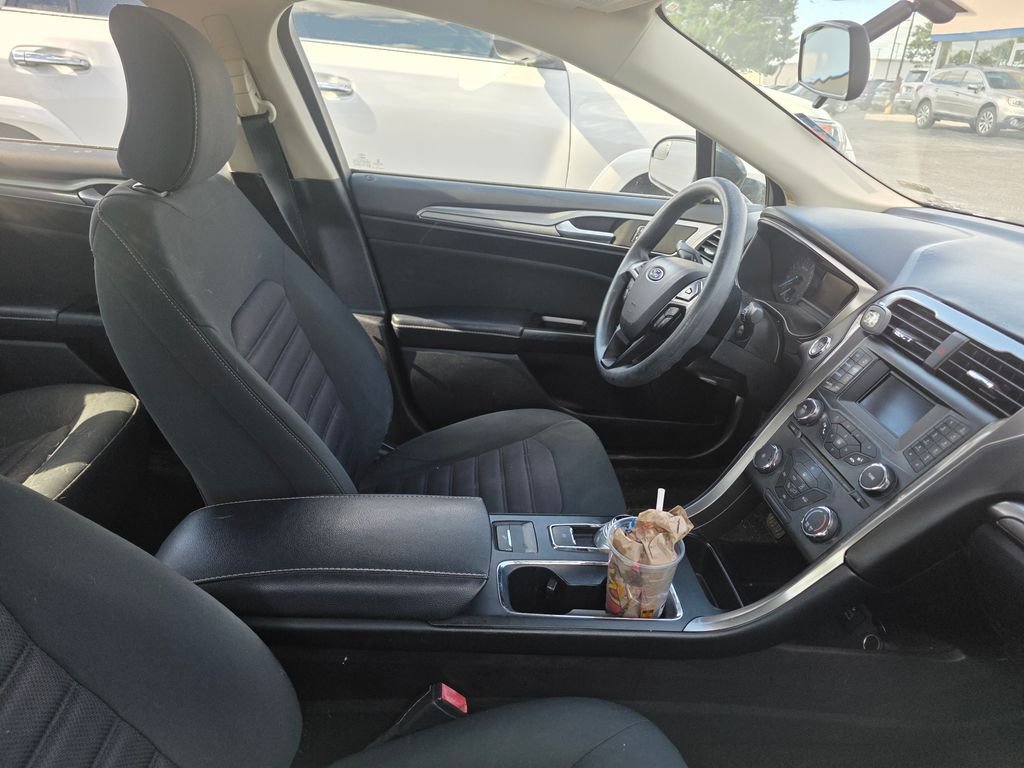 Used 2017 Shadow Black Ford SE image 5