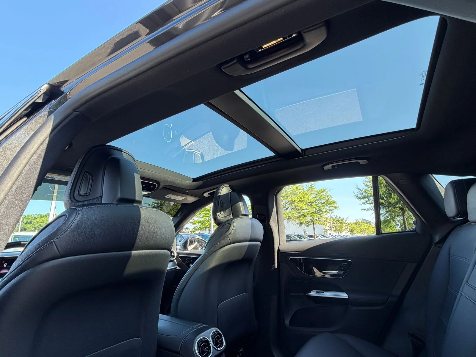 Used 2024  Mercedes-Benz GLC 300 image 11