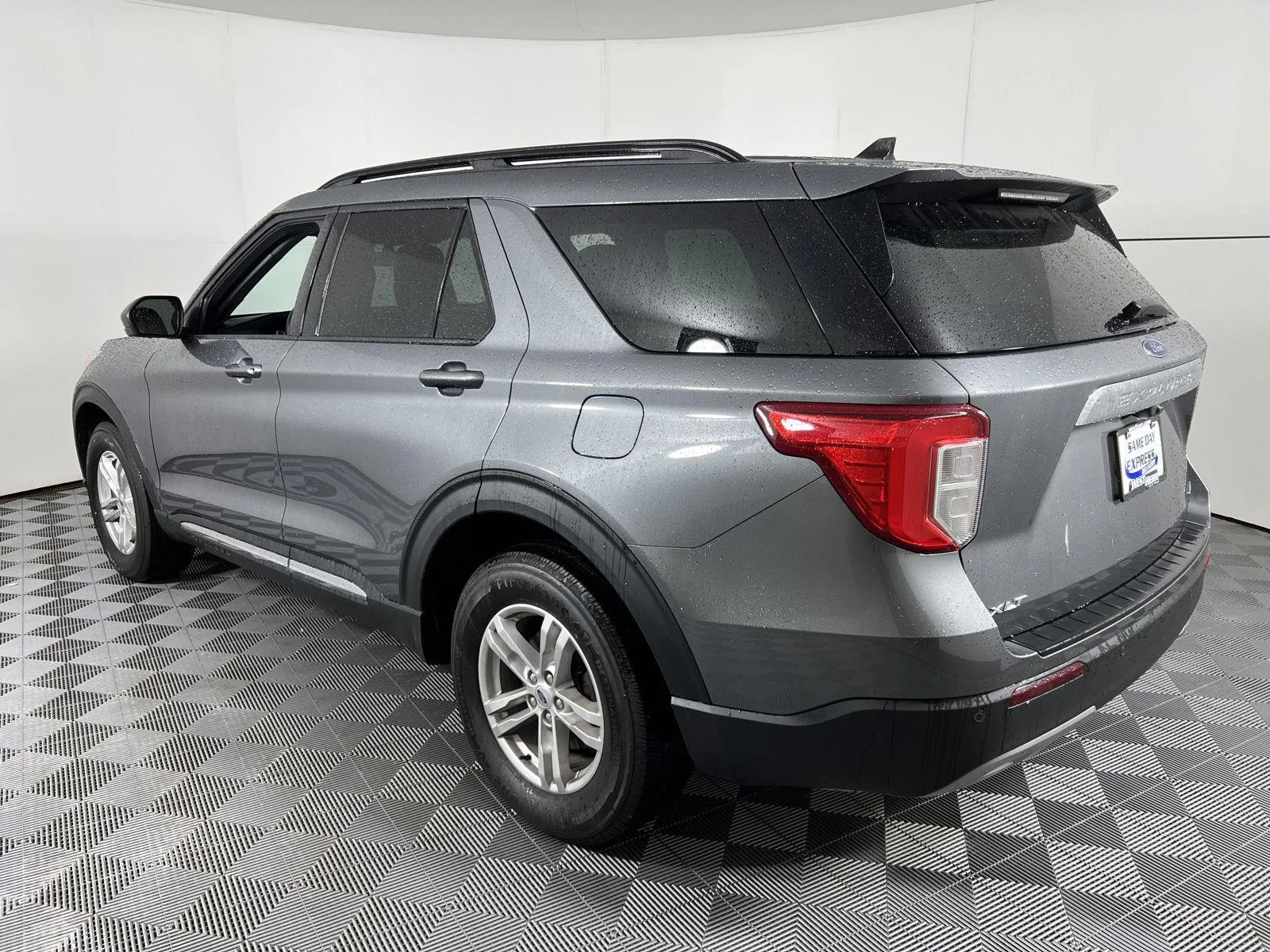 Used 2023 Gray Metallic Ford XLT image 8