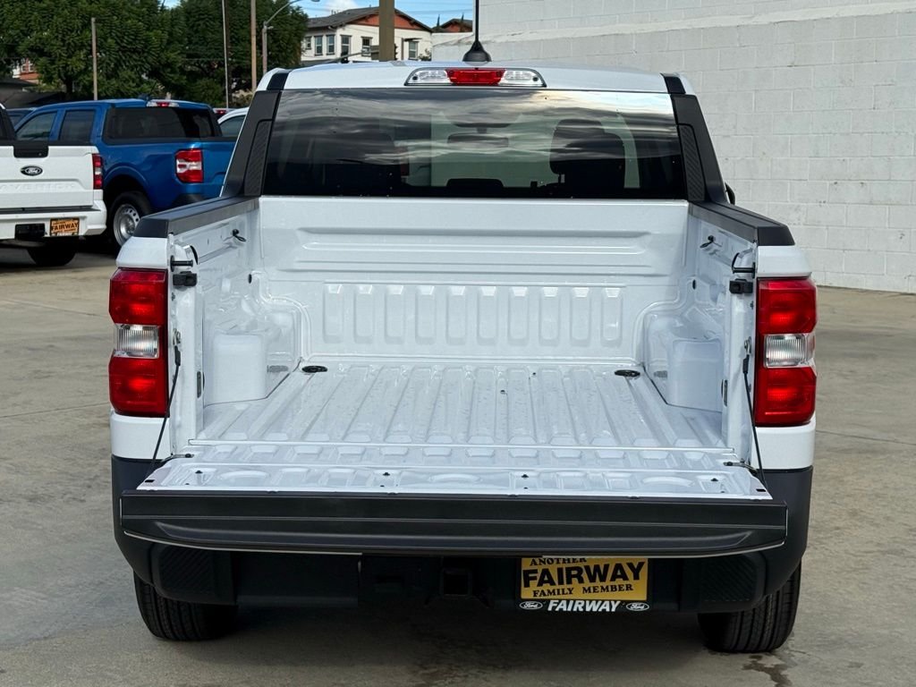New 2025 Oxford White Ford XLT image 14