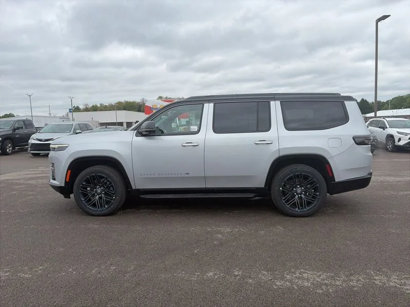 New 2026 Silver-Zynith Exterior Paint Jeep  image 6
