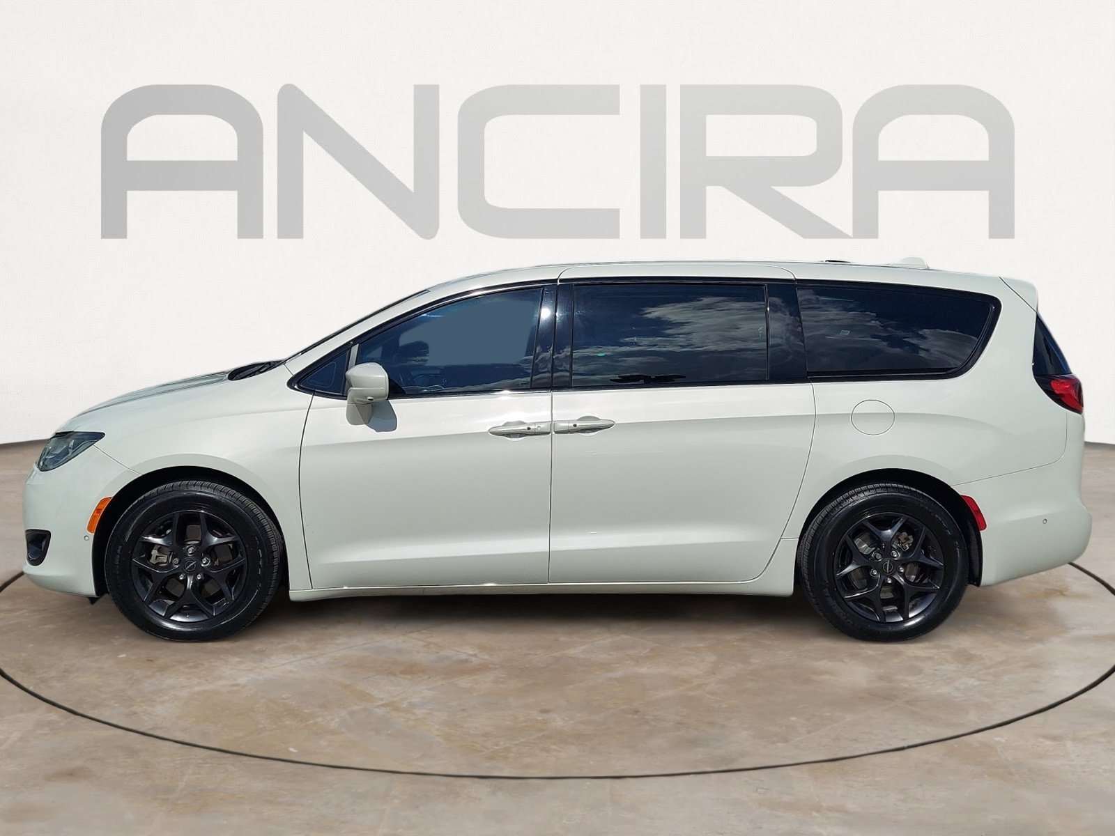 Used 2020 Luxury White Pearlcoat Chrysler Touring image 7