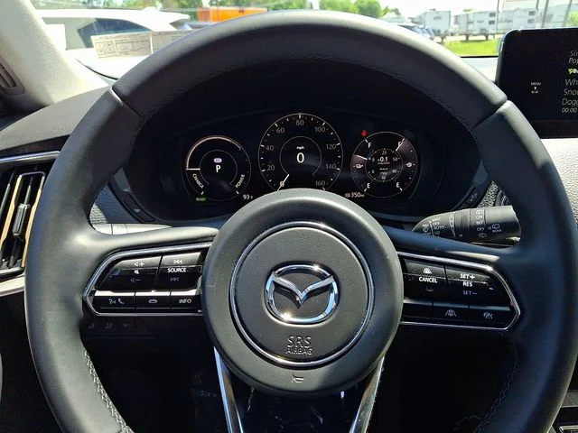 Used 2025 White Mazda Premium image 22