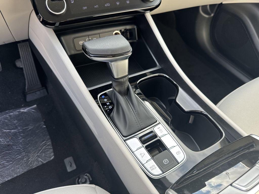 New 2026 White Hyundai SEL FWD image 27