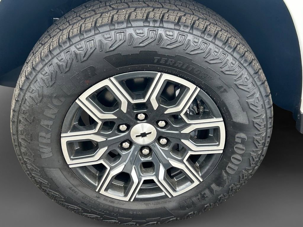New 2026 Summit White Chevrolet Z71 image 10