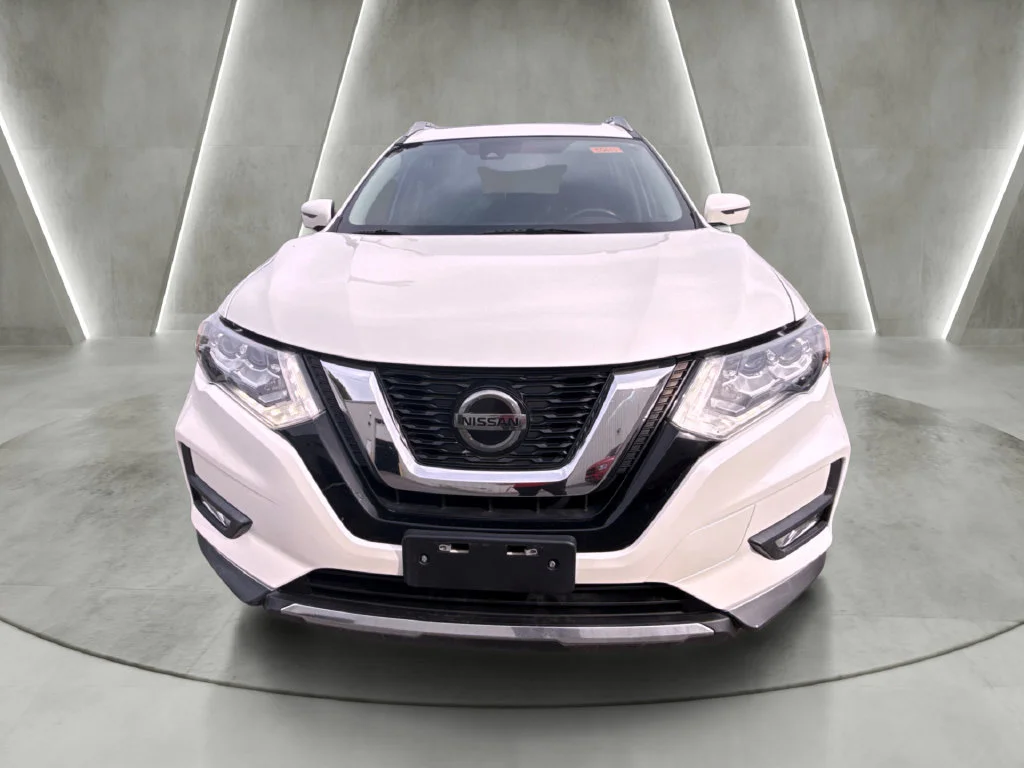 Used 2018 White Nissan SL image 8